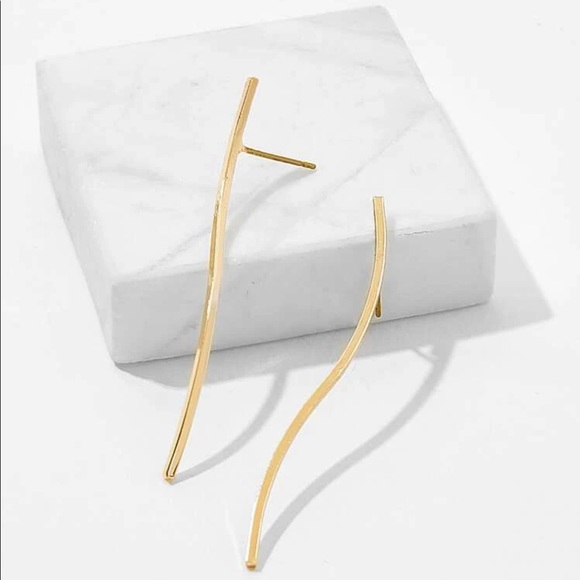 Bar Design Minimalist Earrings - Picture 4 of 4